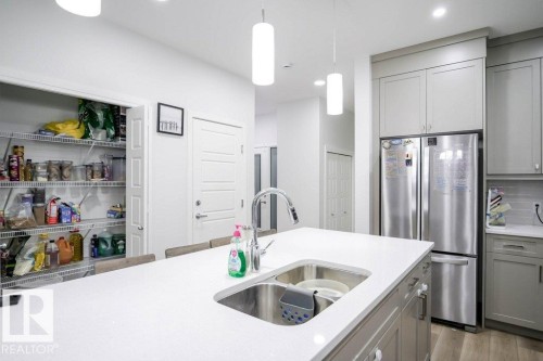 129 Paisley Gate Gate, Edmonton, AB - Indoor Photo Showing Kitchen With Stainless Steel Kitchen With Double Sink With Upgraded Kitchen