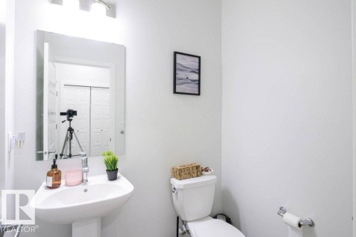 129 Paisley Gate Gate, Edmonton, AB - Indoor Photo Showing Bathroom