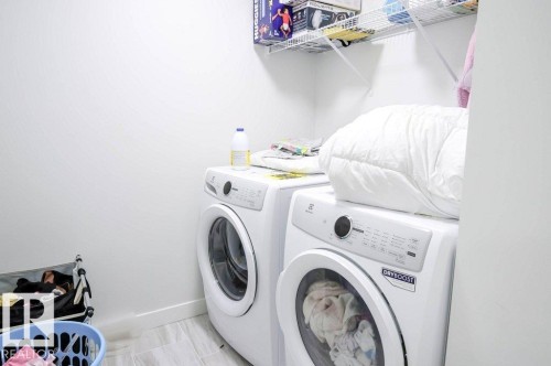 129 Paisley Gate Gate, Edmonton, AB - Indoor Photo Showing Laundry Room
