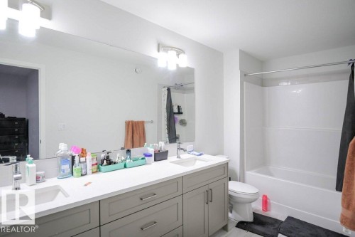 129 Paisley Gate Gate, Edmonton, AB - Indoor Photo Showing Bathroom