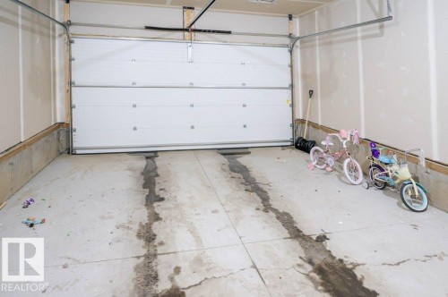 129 Paisley Gate Gate, Edmonton, AB - Indoor Photo Showing Garage