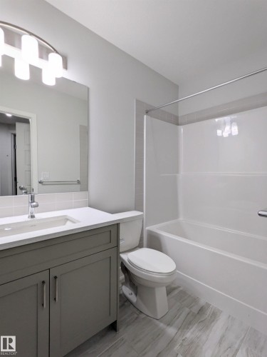 129 Paisley Gate Gate, Edmonton, AB - Indoor Photo Showing Bathroom