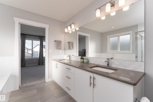 17713 73A Street, Edmonton, AB - Indoor Photo Showing Bathroom