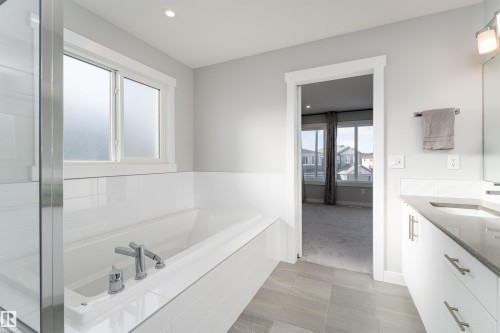 17713 73A Street, Edmonton, AB - Indoor Photo Showing Bathroom