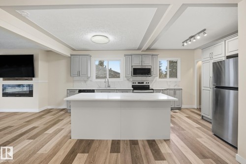9227 79 Street, Edmonton, AB - Indoor Photo Showing Kitchen