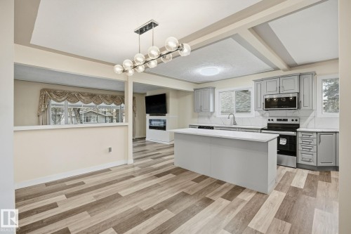 9227 79 Street, Edmonton, AB - Indoor Photo Showing Kitchen