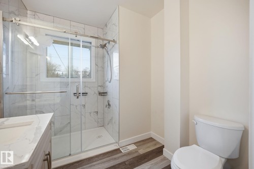 9227 79 Street, Edmonton, AB - Indoor Photo Showing Bathroom