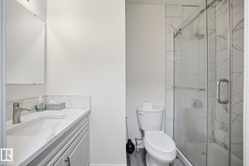 9227 79 Street, Edmonton, AB - Indoor Photo Showing Bathroom