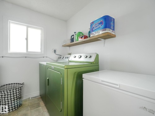 429 Westview Close Nw, Edmonton, AB - Indoor Photo Showing Laundry Room