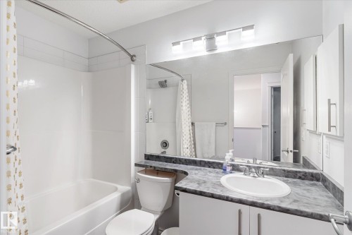17130 7A Avenue, Edmonton, AB - Indoor Photo Showing Bathroom