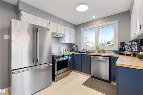 16717 109A Street, Edmonton, AB - Indoor Photo Showing Kitchen With Stainless Steel Kitchen