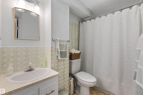 16717 109A Street, Edmonton, AB - Indoor Photo Showing Bathroom