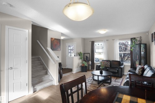 287 Allard Boulevard, Edmonton, AB - Indoor Photo Showing Living Room
