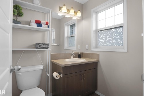 287 Allard Boulevard, Edmonton, AB - Indoor Photo Showing Bathroom
