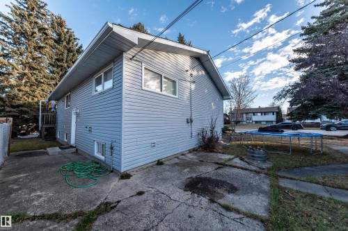 26 Dorchester Road, Spruce Grove, AB - Outdoor