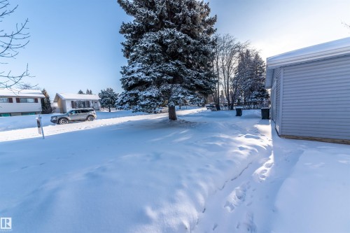 26 Dorchester Road, Spruce Grove, AB - Outdoor