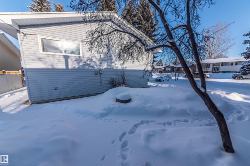 26 Dorchester Road, Spruce Grove, AB - Outdoor
