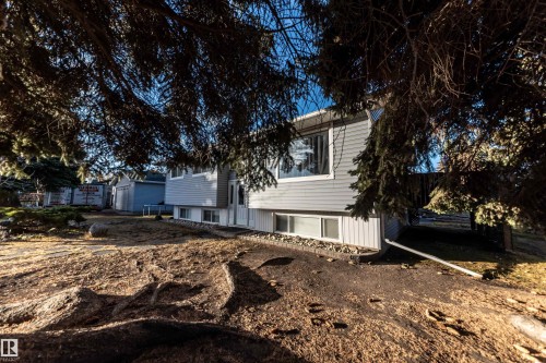 26 Dorchester Road, Spruce Grove, AB - Outdoor