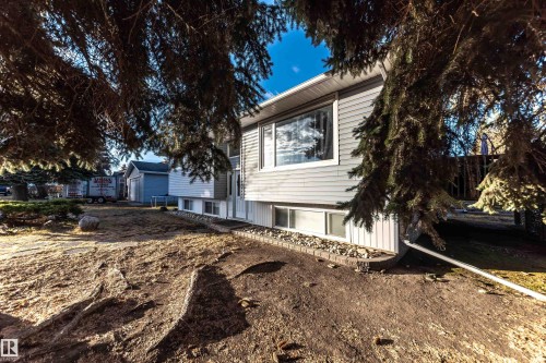 26 Dorchester Road, Spruce Grove, AB - Outdoor