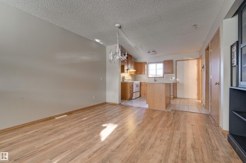 137 10909 106 Street, Edmonton, AB - Indoor Photo Showing Kitchen