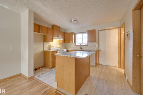 137 10909 106 Street, Edmonton, AB - Indoor Photo Showing Kitchen