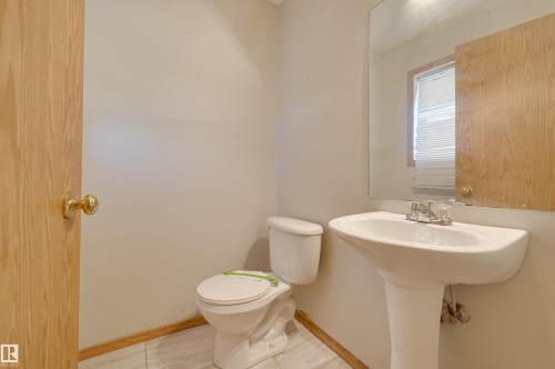 137 10909 106 Street, Edmonton, AB - Indoor Photo Showing Bathroom
