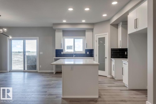 10 Chartres Close, St. Albert, AB - Indoor Photo Showing Kitchen