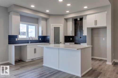 10 Chartres Close, St. Albert, AB - Indoor Photo Showing Kitchen