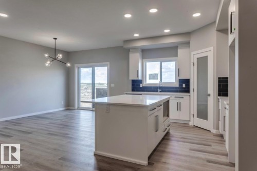 10 Chartres Close, St. Albert, AB - Indoor Photo Showing Kitchen With Upgraded Kitchen