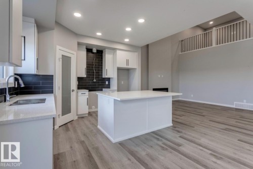 10 Chartres Close, St. Albert, AB - Indoor Photo Showing Kitchen