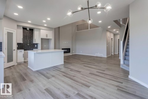 10 Chartres Close, St. Albert, AB - Indoor Photo Showing Kitchen With Upgraded Kitchen