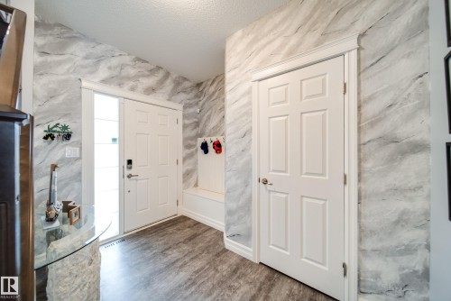 5927 6 Avenue, Edmonton, AB - Indoor Photo Showing Other Room