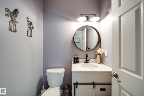 5927 6 Avenue, Edmonton, AB - Indoor Photo Showing Bathroom