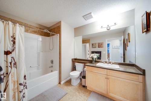 5927 6 Avenue, Edmonton, AB - Indoor Photo Showing Bathroom