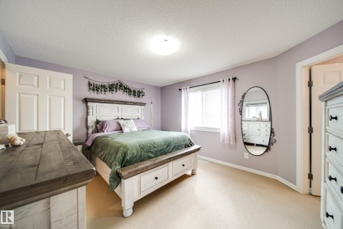 5927 6 Avenue, Edmonton, AB - Indoor Photo Showing Bedroom