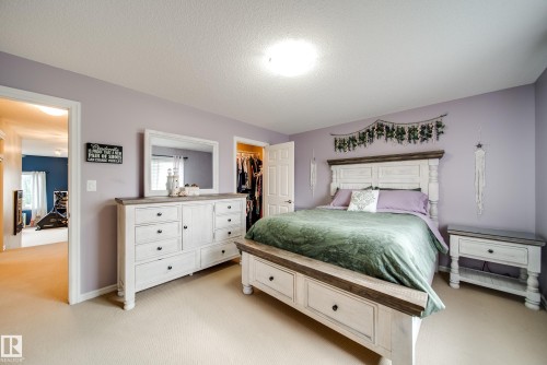5927 6 Avenue, Edmonton, AB - Indoor Photo Showing Bedroom