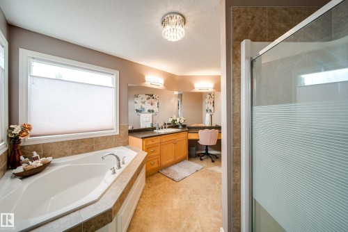 5927 6 Avenue, Edmonton, AB - Indoor Photo Showing Bathroom