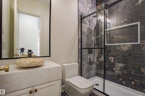 12304 39 Avenue, Edmonton, AB - Indoor Photo Showing Bathroom