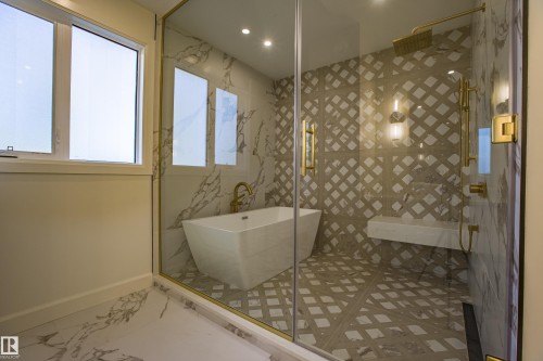 12304 39 Avenue, Edmonton, AB - Indoor Photo Showing Bathroom