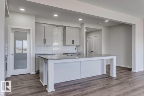 14 Chartres Close, St. Albert, AB - Indoor Photo Showing Kitchen