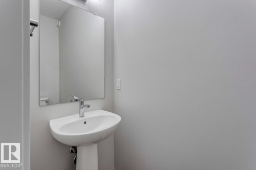 14 Chartres Close, St. Albert, AB - Indoor Photo Showing Bathroom
