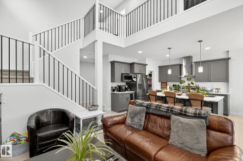 1624 Erker Way, Edmonton, AB - Indoor Photo Showing Living Room