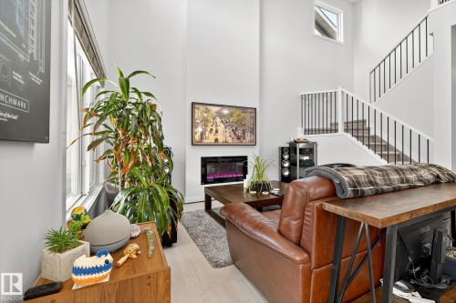 1624 Erker Way, Edmonton, AB - Indoor Photo Showing Other Room