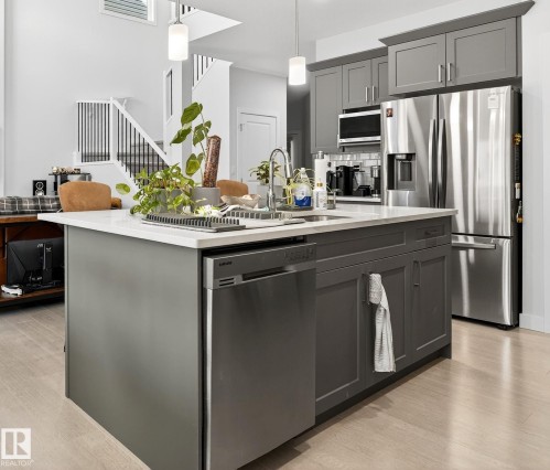 1624 Erker Way, Edmonton, AB - Indoor Photo Showing Kitchen With Upgraded Kitchen