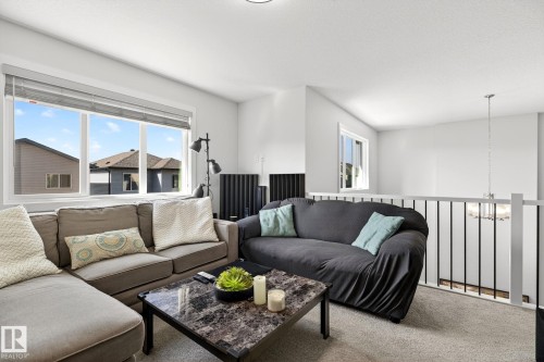 1624 Erker Way, Edmonton, AB - Indoor Photo Showing Living Room