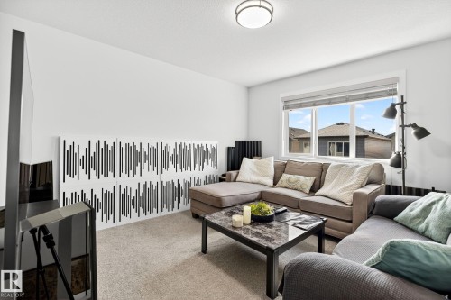 1624 Erker Way, Edmonton, AB - Indoor Photo Showing Living Room