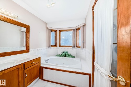 16135 56 Street, Edmonton, AB - Indoor Photo Showing Bathroom