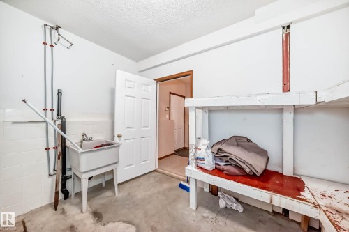 16135 56 Street, Edmonton, AB - Indoor