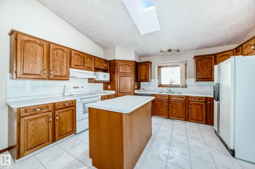 16135 56 Street, Edmonton, AB - Indoor Photo Showing Kitchen