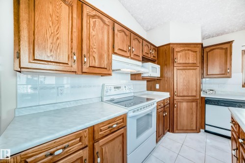 16135 56 Street, Edmonton, AB - Indoor Photo Showing Kitchen